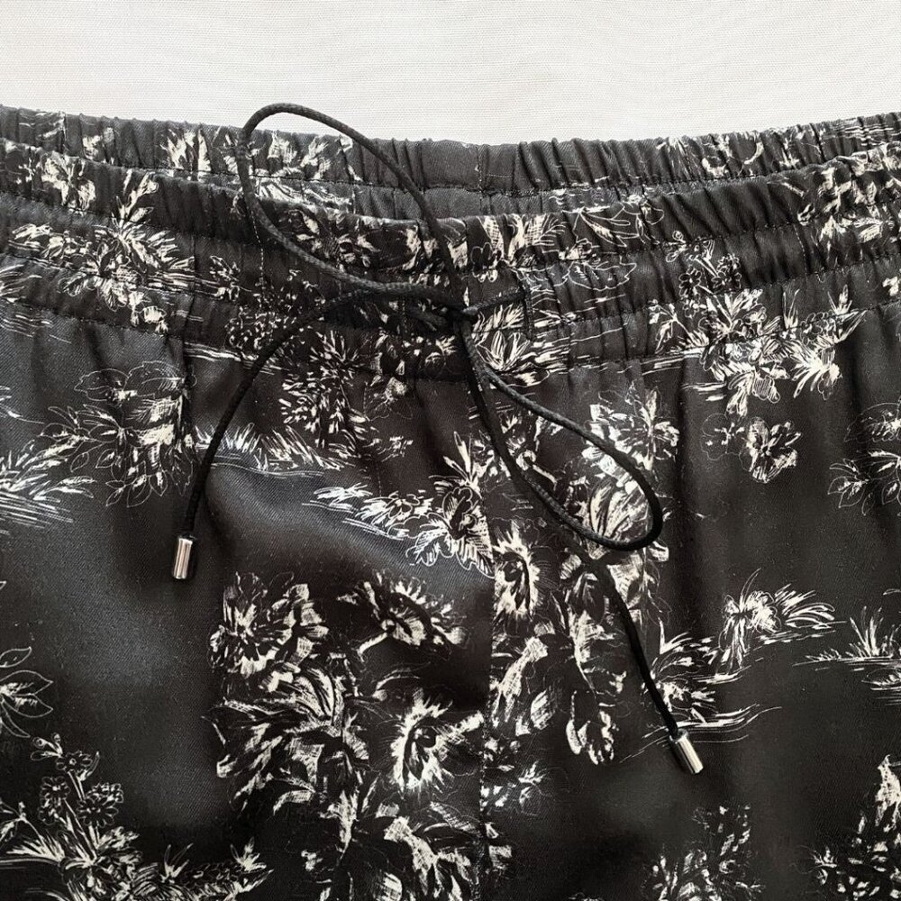 NWOT JUDITH & CHARLES BLACK WHITE SATIN BOTANICAL SIDE STRIPE DRAWSTRING PANTS - Picture 7 of 10